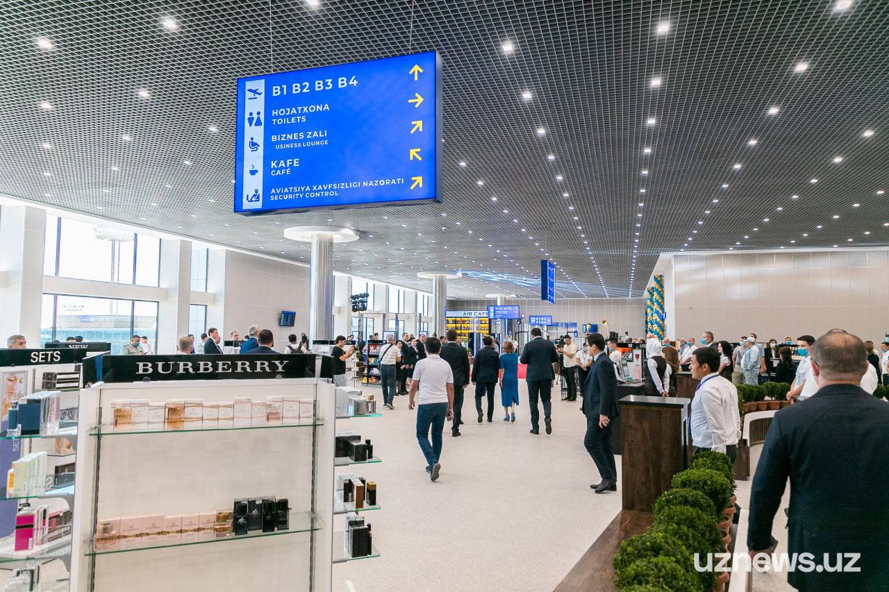 Sufit rastrowy i listwa KRAFT w nowym terminalu lotniska w Taszkencie