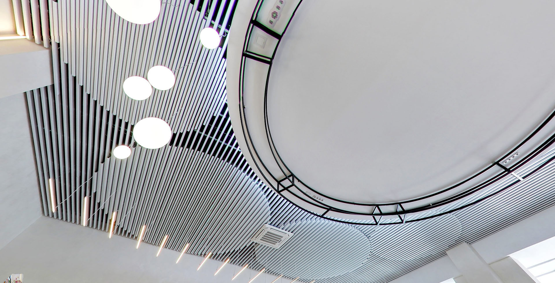 design solution with a volumetric slatted suspended ceiling