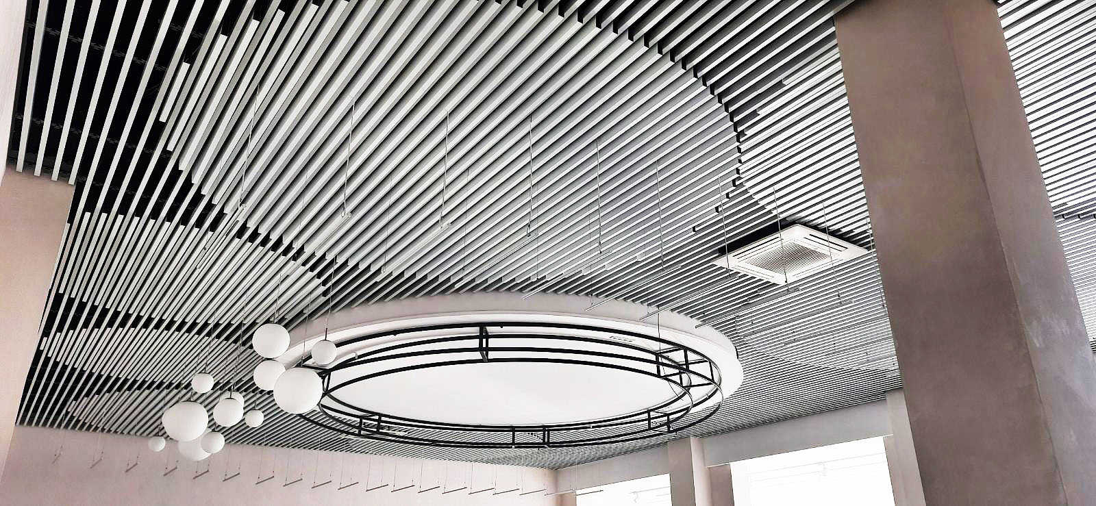 design solution with a volumetric slatted suspended ceiling