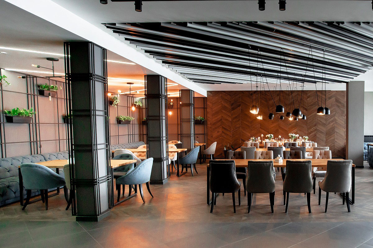 jak za pomocą podwieszanego sufitu listwowego z listwy kubicznej KRAFT można stworzyć niezapomniane wnętrza sal bankietowych