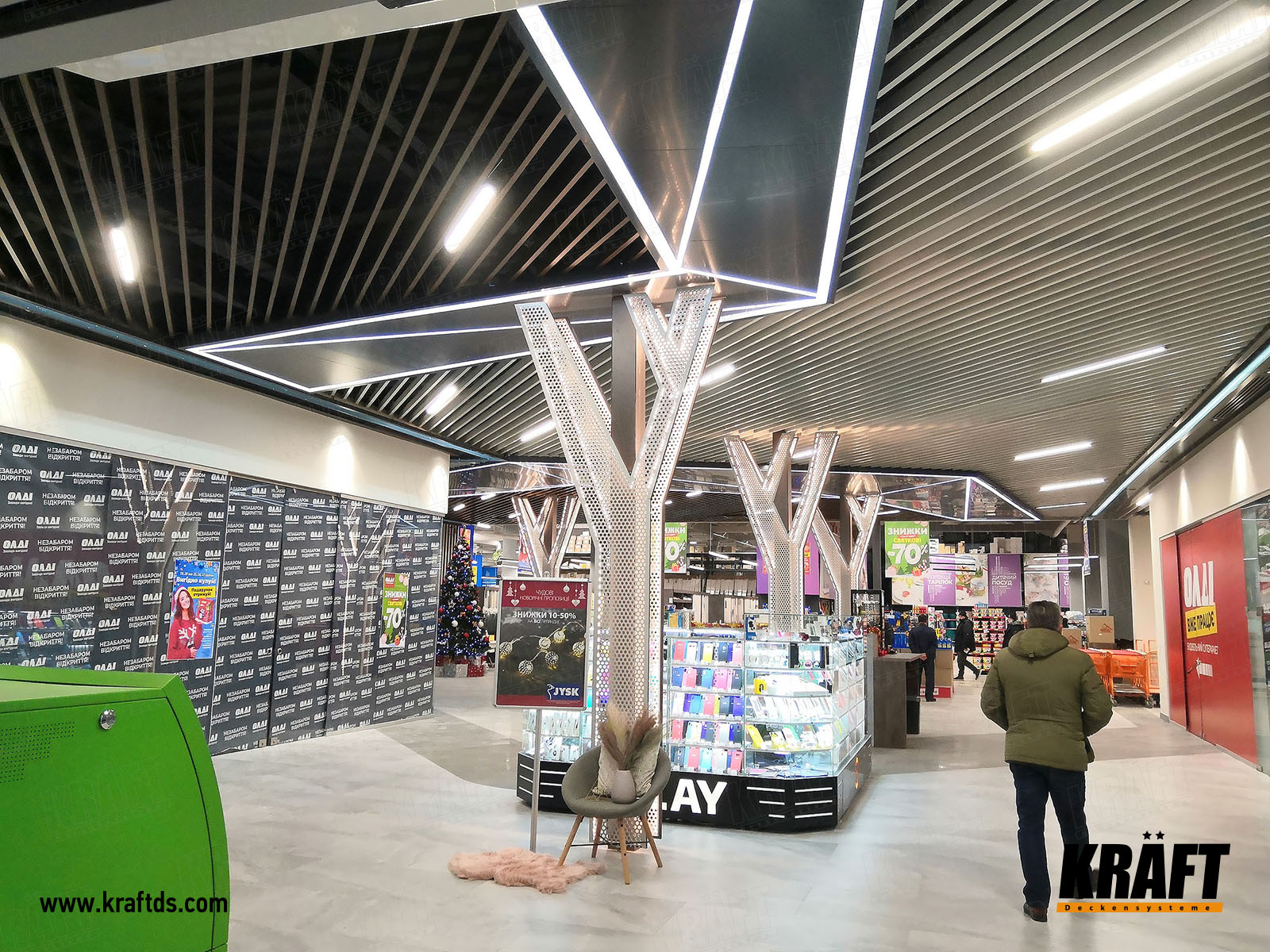 sufit podwieszany listwowy KRAFT w hipermarkecie