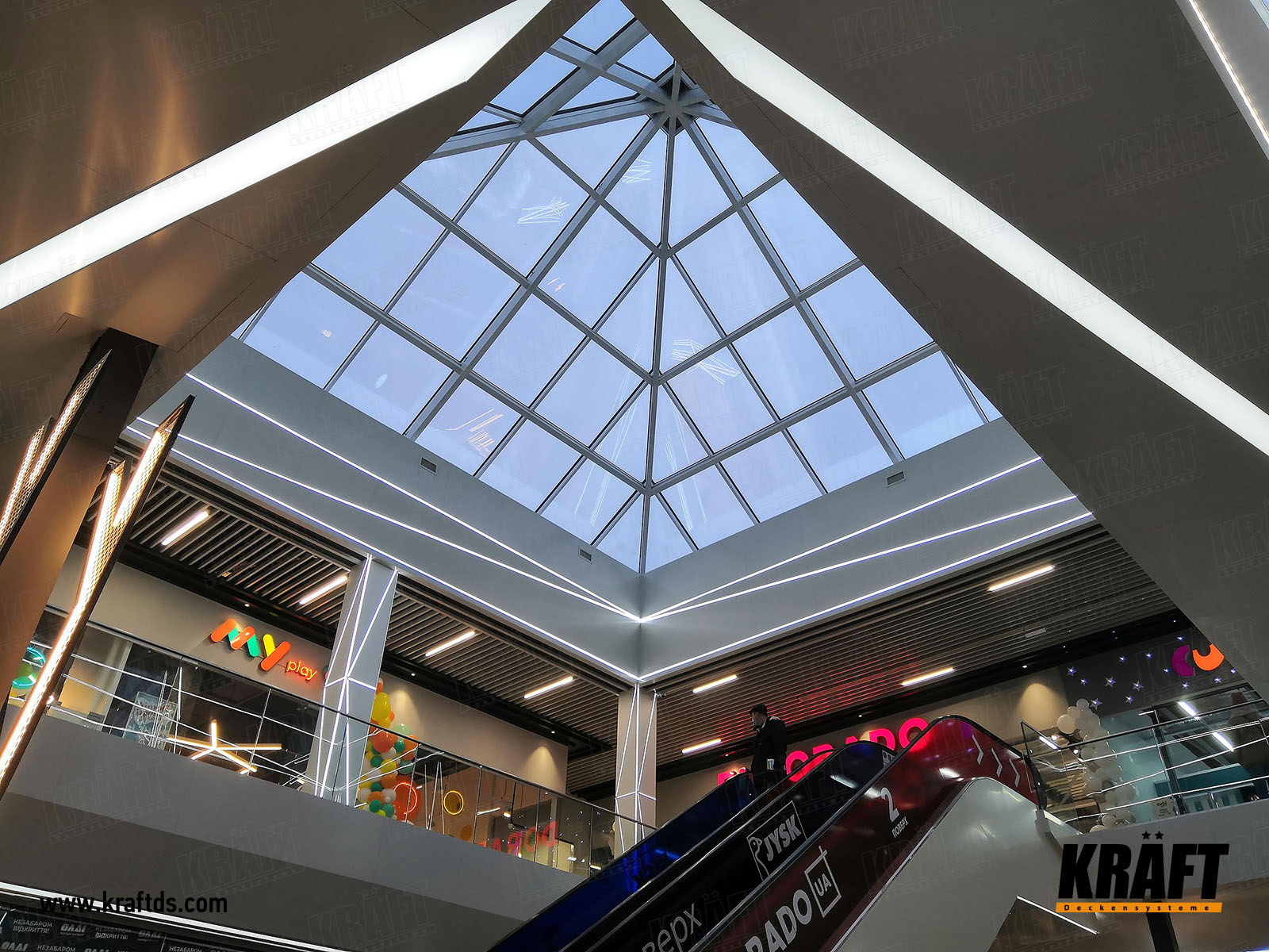 sufit podwieszany listwowy KRAFT w hipermarkecie