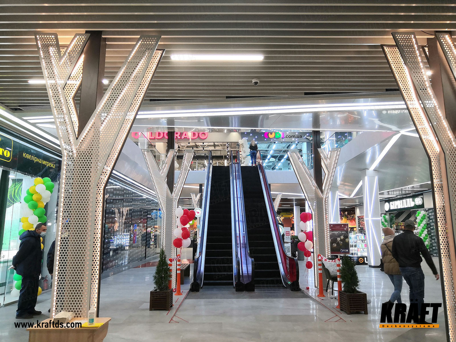 sufit podwieszany listwowy KRAFT w hipermarkecie