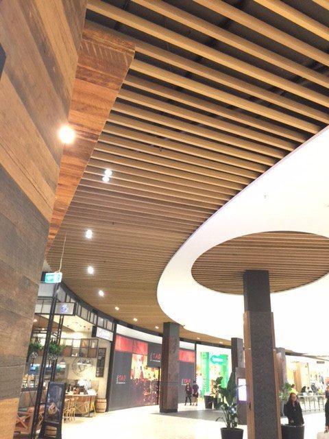 oryginalne pomysły na wykorzystanie listwy sufitowej Kraft w сentrum handlowych