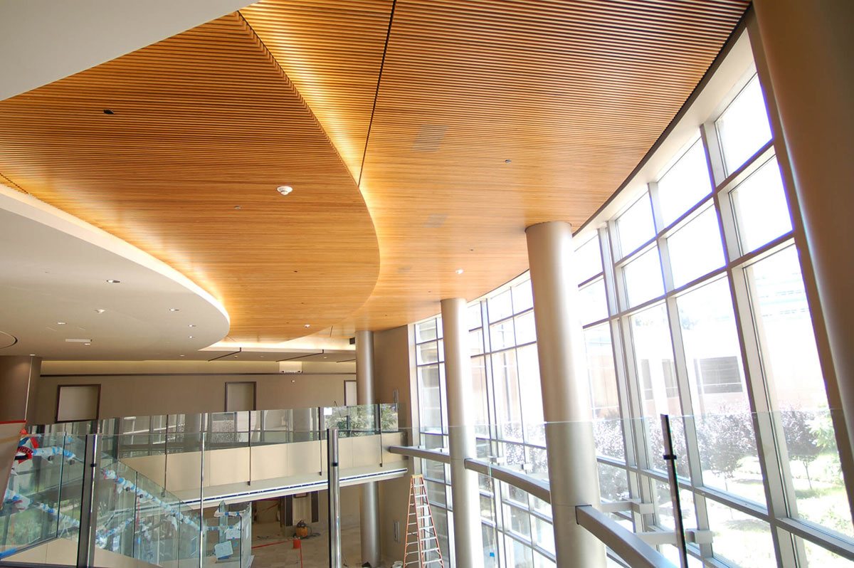 oryginalne pomysły na wykorzystanie listwy sufitowej Kraft w сentrum handlowych