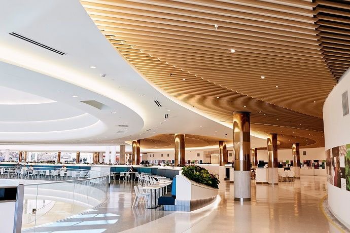 oryginalne pomysły na wykorzystanie listwy sufitowej Kraft w сentrum handlowych