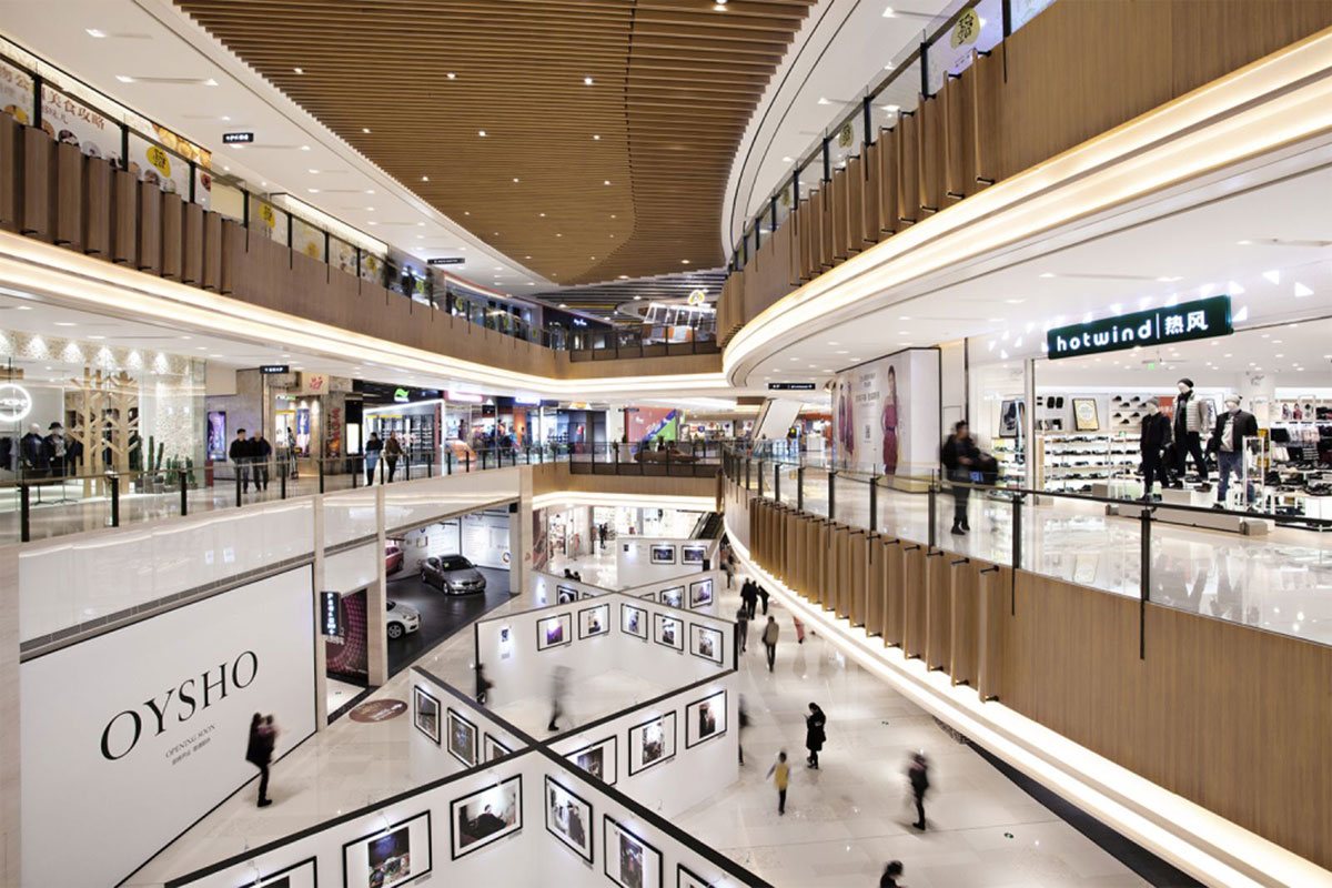 oryginalne pomysły na wykorzystanie listwy sufitowej Kraft w сentrum handlowych