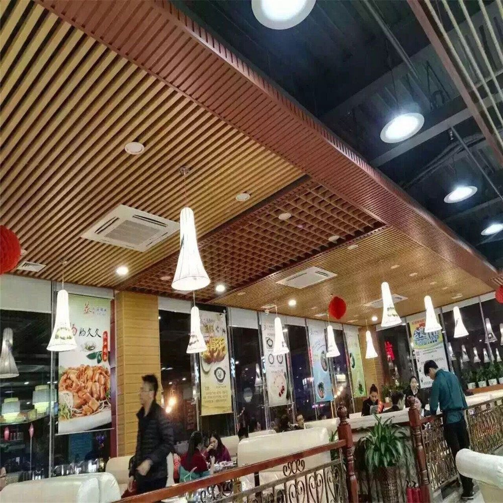 oryginalne pomysły na wykorzystanie listwy sufitowej Kraft w сentrum handlowych