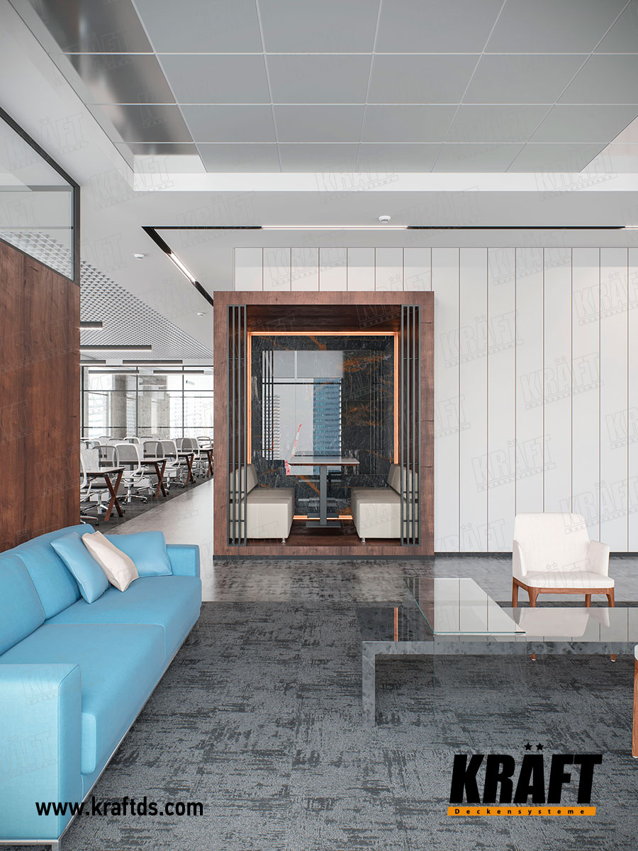 Designerski dekoracyjny sufit podwieszany wykonany z listwy plaskiej KRAFT. Sufit ekranowy z oświetleniem KRAFT Led w biurze.