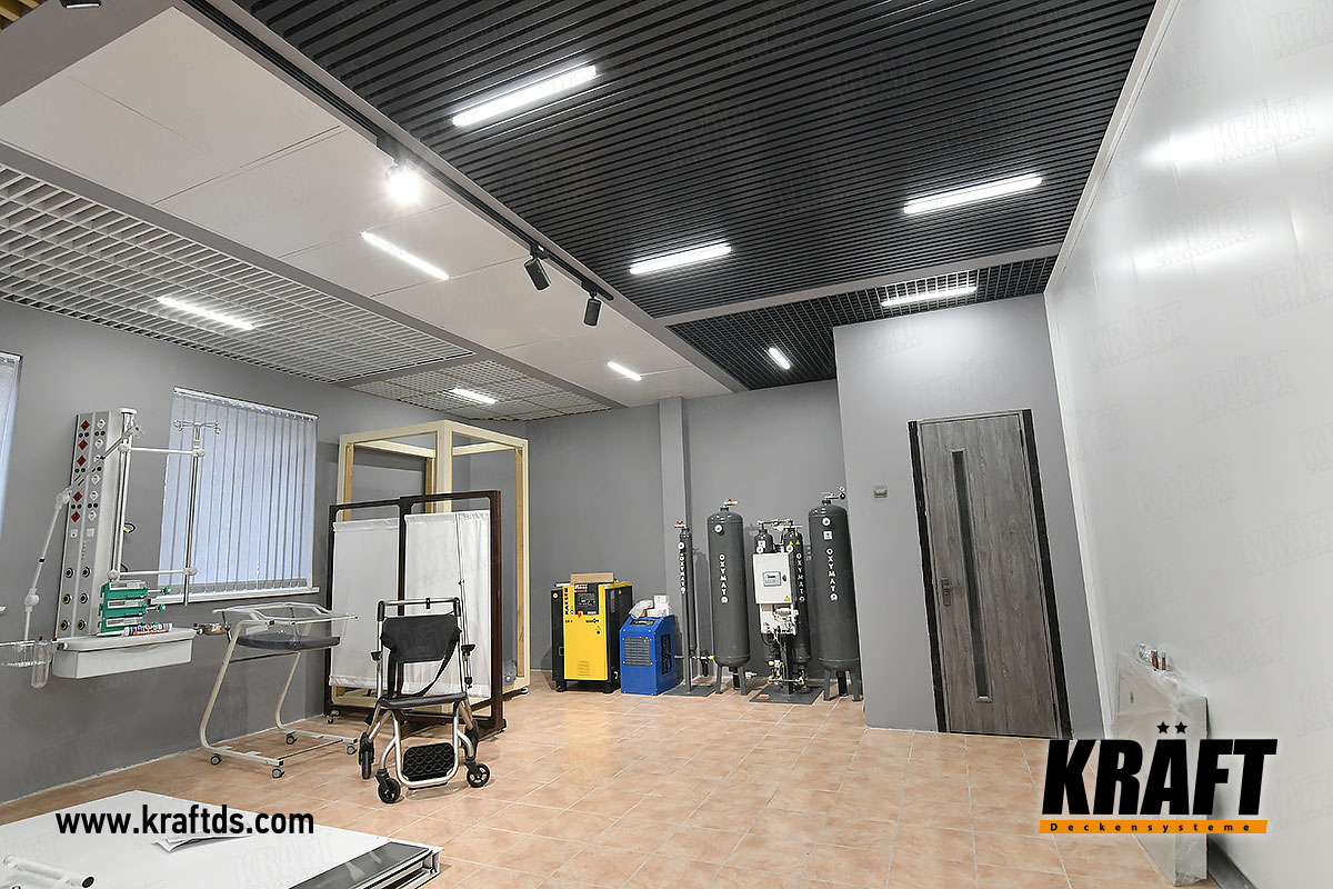 Salon sufitów podwieszanych KRAFT: Lampy KRAFT Led, T-profil, płyty, listwa kubiczna, sufit rastrowy (w tym „żaluzje”) w różnych kolorach i rozmiarach