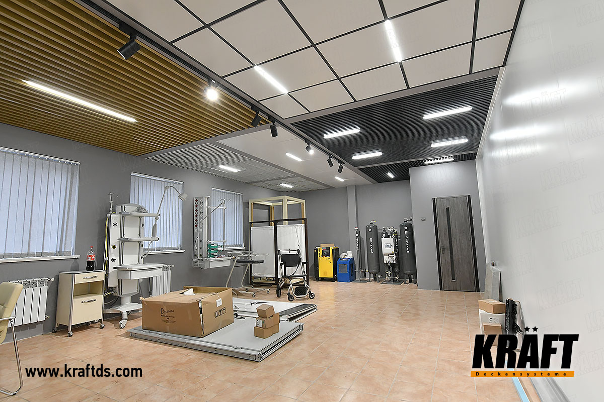 Salon sufitów podwieszanych KRAFT: Lampy KRAFT Led, T-profil, płyty, listwa kubiczna, sufit rastrowy (w tym „żaluzje”) w różnych kolorach i rozmiarach